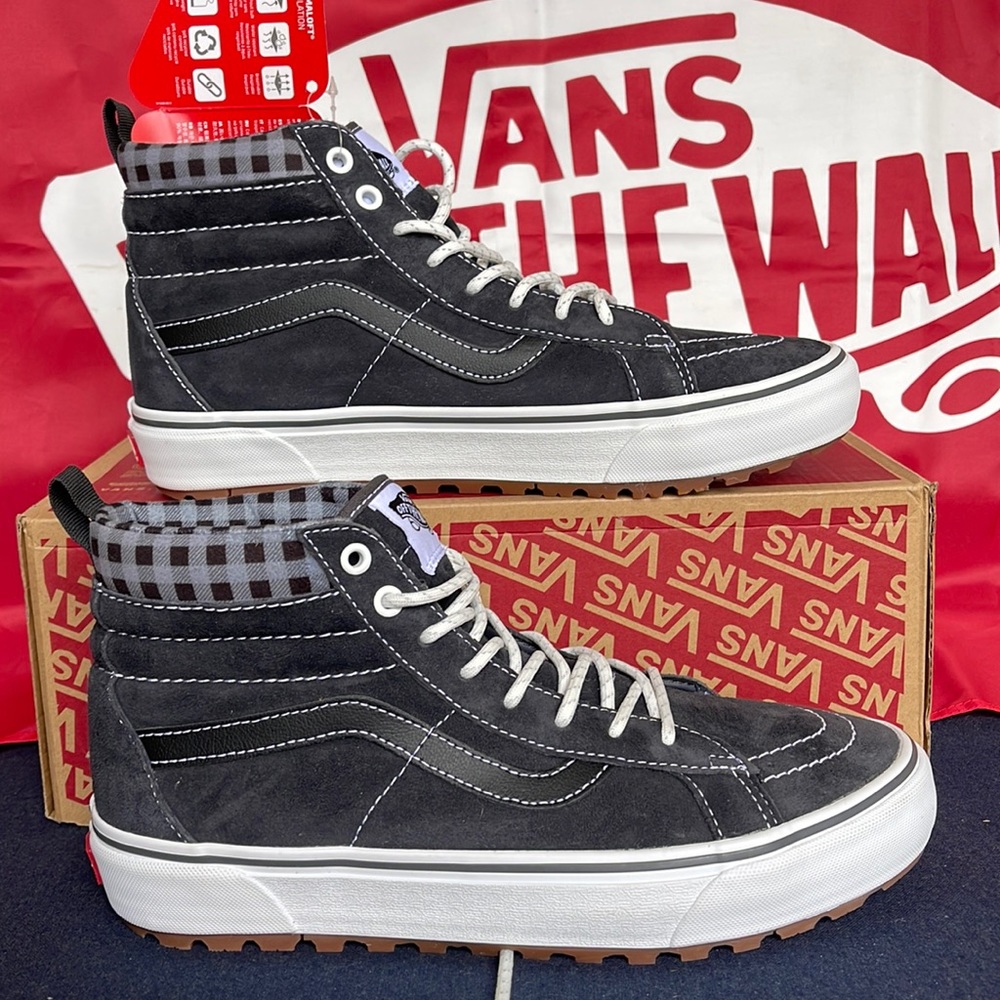 Vans Men’s Sk8-Hi Mte-1
Plaid Grey/White
VN0A5HZYGYW
boots - athletic shoes